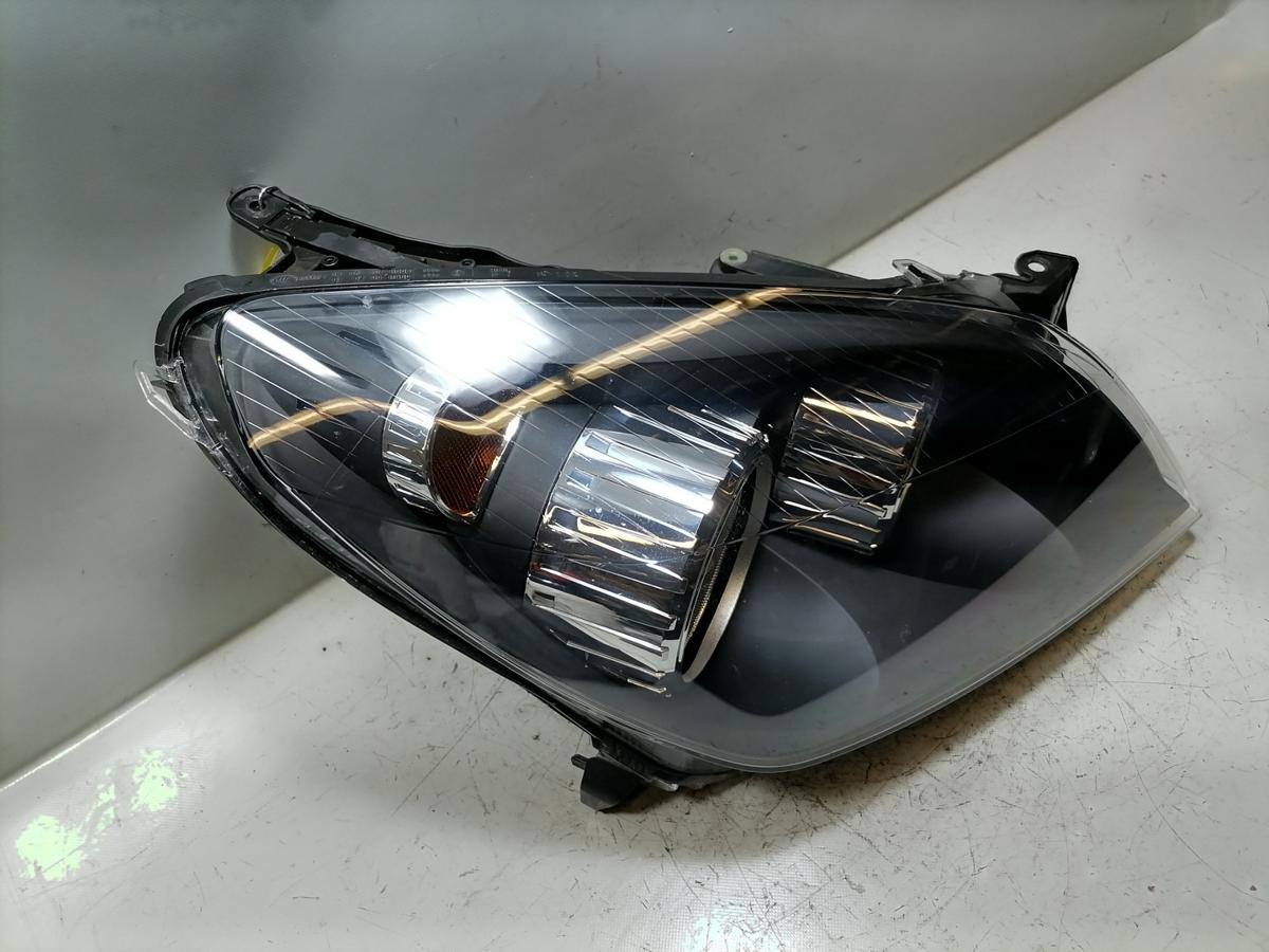 Opel Astra H Scheinwerfer vorn rechts Halogen Schwarzer Hintergrund Bj.2009